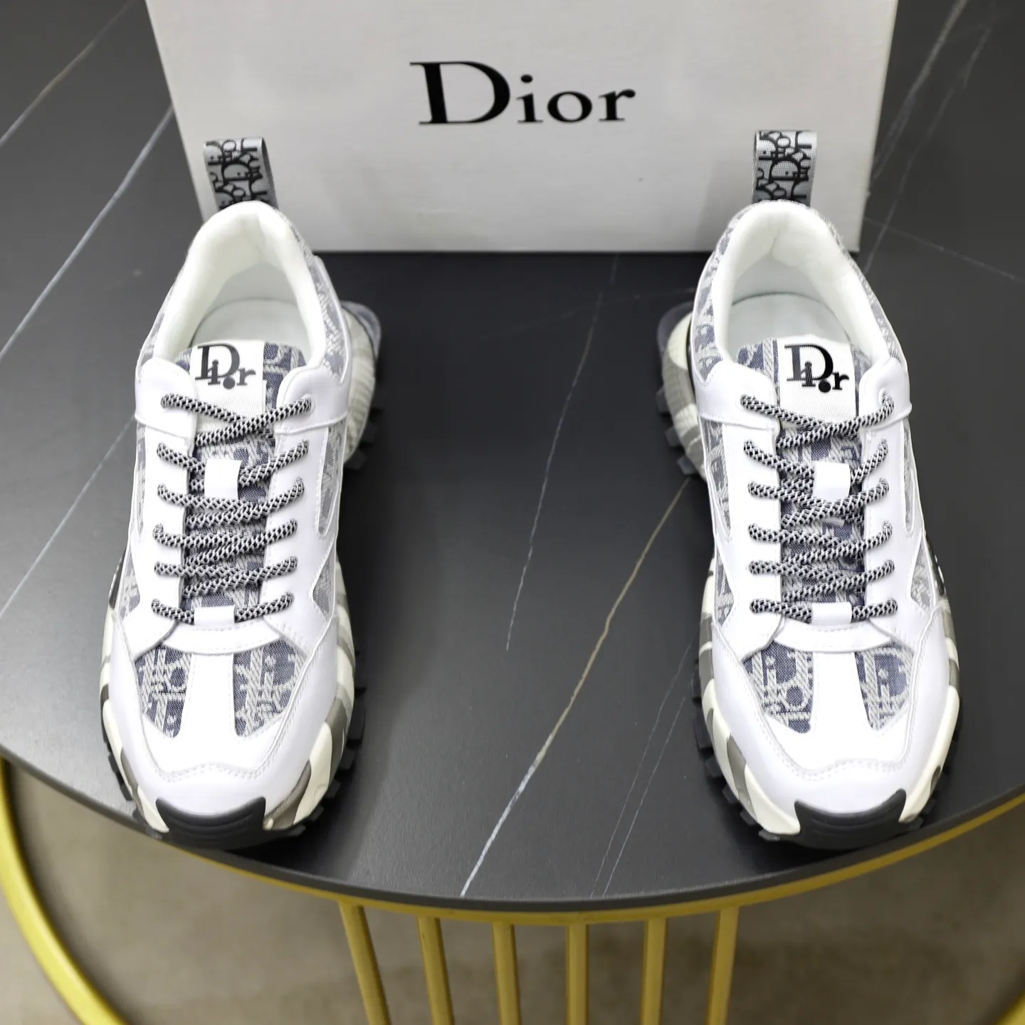 Ex-factory price: 462💰🙅‍♂️🙅‍♂️🙅‍♂️ Brand: Dior DIOR Standard code: 38-44 (45 customized) Grade: Same as the official website Material: Original cowhide material spliced with brand cloth Comfortable and breathable lining Lightweight and wear-resistant sports outsole Style category: Men's fashion casual shoes Running sports shoes Distinguished luxury brand elements Top luxury color: actual picture color